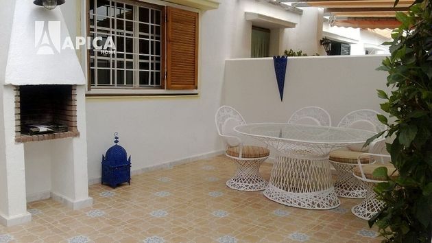 Foto 1 de Casa adossada en venda a Zahara de los Atunes de 3 habitacions amb terrassa i jardí