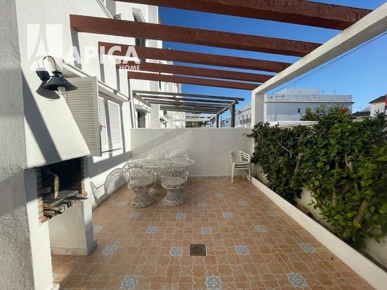 Foto 2 de Casa adosada en venta en Zahara de los Atunes de 3 habitaciones con terraza y jardín
