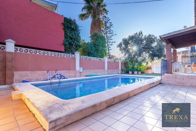 Foto 2 de Venta de chalet en Aguadulce Norte de 4 habitaciones con terraza y piscina