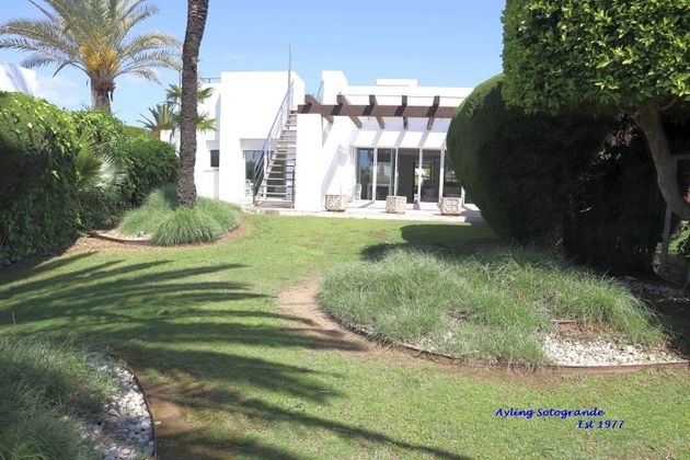 Foto 1 de Casa en lloguer a paseo Del Parque de 5 habitacions amb terrassa i piscina