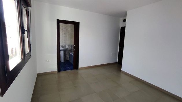 Foto 2 de Venta de piso en paseo Cervantes de 3 habitaciones con terraza y piscina