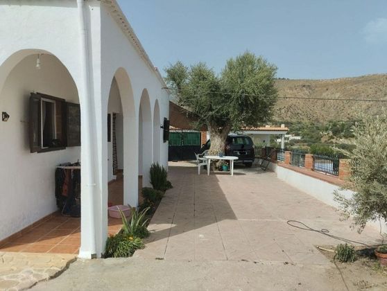 Foto 2 de Chalet en venta en Ugíjar de 3 habitaciones con terraza y jardín