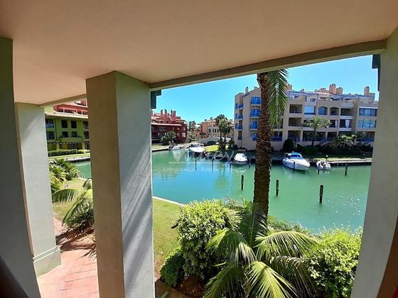 Foto 2 de Piso en venta en Puerto de Sotogrande-La Marina de 7 habitaciones con terraza y piscina