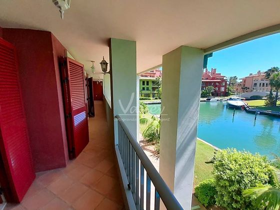 Foto 1 de Pis en venda a Puerto de Sotogrande-La Marina de 7 habitacions amb terrassa i piscina