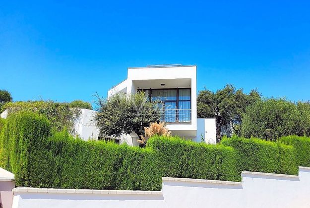 Foto 1 de Casa en venda a Torreguadiaro-San Diego de 5 habitacions amb terrassa i piscina