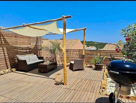 Foto 1 de Casa en venta en La Alcaidesa de 4 habitaciones con terraza y piscina