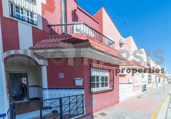 Foto 1 de Casa en venta en La Cañada-Costacabana-Loma Cabrera-El Alquián de 4 habitaciones con terraza y balcón