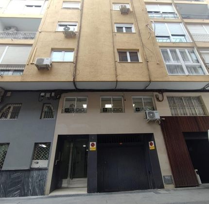 Foto 1 de Venta de piso en Centro - Almería de 2 habitaciones con garaje y balcón