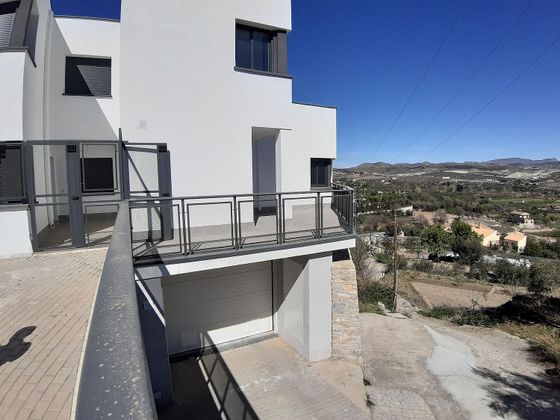 Foto 2 de Casa adossada en venda a calle Las Eras de 4 habitacions amb terrassa i garatge