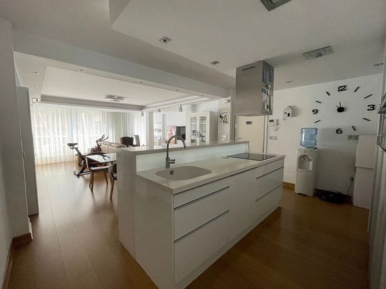 Foto 2 de Venta de piso en calle Doctor Gregorio Marañón de 3 habitaciones con muebles y balcón