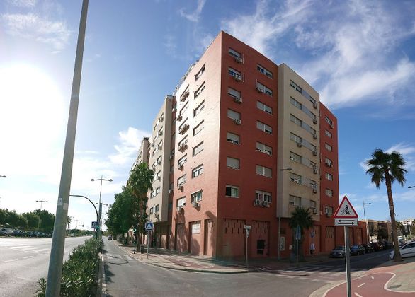 Foto 1 de Local en lloguer a avenida Vega de Aca Esquina Calle Francisco Rabal de 415 m²