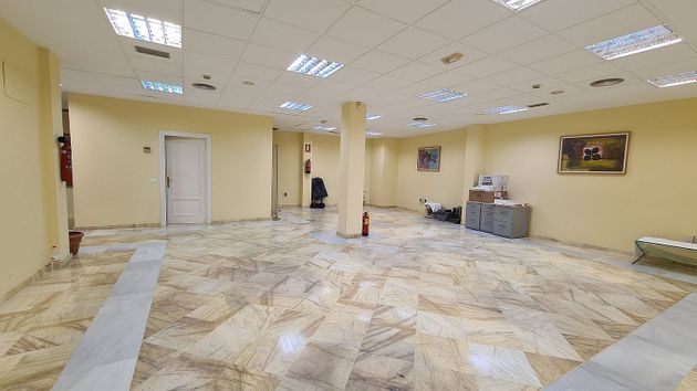 Foto 2 de Oficina en alquiler en plaza Antonio González Egea con aire acondicionado