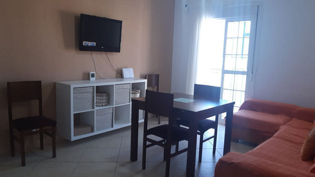Foto 1 de Alquiler de piso en El Chorrillo - El Molino de 4 habitaciones con muebles