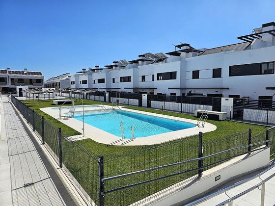 Foto 1 de Casa en venda a Poniente-Norte - Miralbaida - Parque Azahara de 4 habitacions amb terrassa i piscina