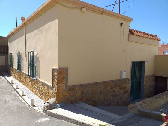 Foto 1 de Xalet en venda a calle Santa Laura de 2 habitacions amb terrassa i aire acondicionat