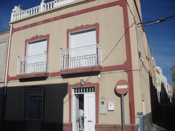Foto 1 de Casa adosada en venta en calle Centro de 3 habitaciones con terraza y aire acondicionado