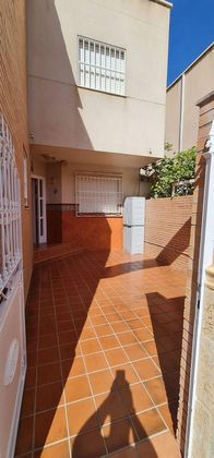 Foto 1 de Casa adosada en venta en Huércal de Almería de 4 habitaciones con terraza y garaje
