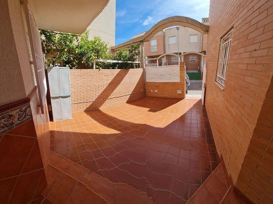Foto 2 de Casa adosada en venta en Huércal de Almería de 4 habitaciones con terraza y garaje