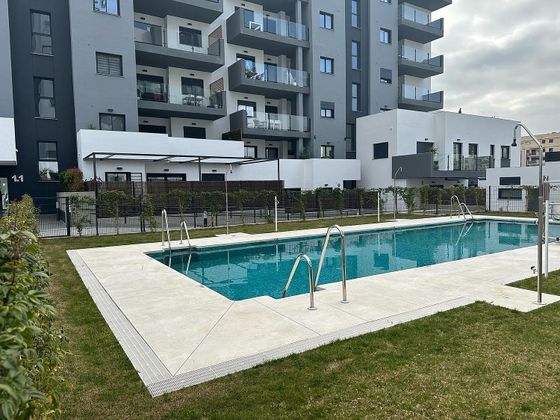 Foto 2 de Pis en venda a Poniente-Norte - Miralbaida - Parque Azahara de 4 habitacions amb terrassa i piscina