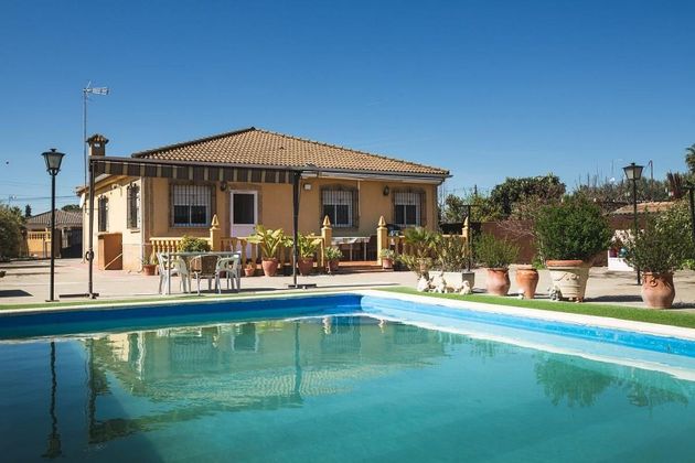 Foto 2 de Casa en venta en El Higuerón de 3 habitaciones con piscina y jardín
