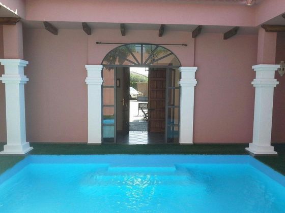 Foto 2 de Chalet en venta en Carlota (La) de 3 habitaciones con terraza y piscina
