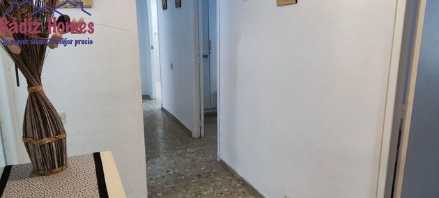 Foto 2 de Pis en venda a Cortadura - Zona Franca  de 3 habitacions amb terrassa i ascensor