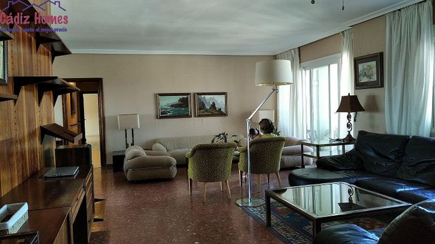Foto 1 de Pis en venda a Zona Bahía Blanca de 5 habitacions amb terrassa i balcó