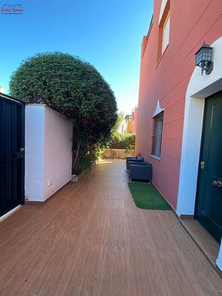 Foto 2 de Venta de casa en Arco Norte - Avda. España de 4 habitaciones con piscina y jardín