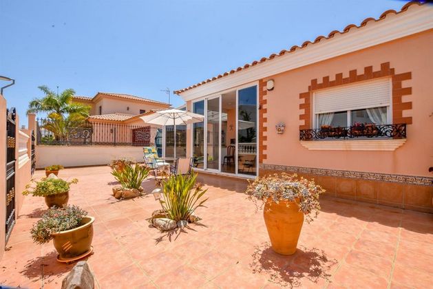 Foto 2 de Casa adossada en venda a San Juan de los Terreros de 2 habitacions amb terrassa i piscina