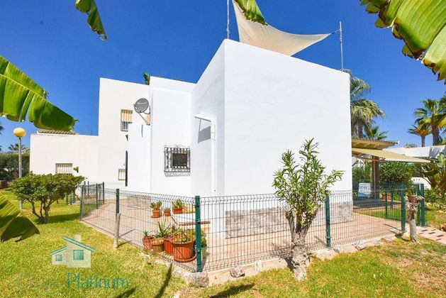 Foto 2 de Casa adossada en venda a San Juan de los Terreros de 2 habitacions amb terrassa i jardí