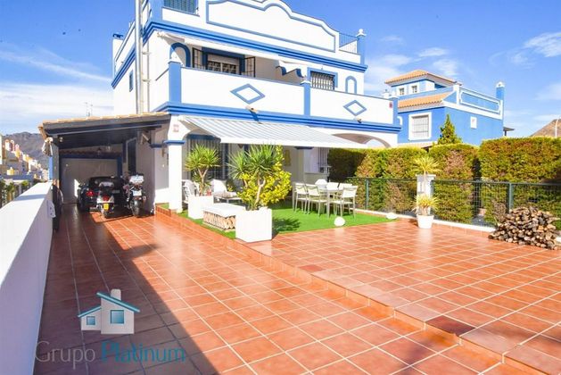 Foto 2 de Casa adossada en venda a San Juan de los Terreros de 3 habitacions amb terrassa i piscina