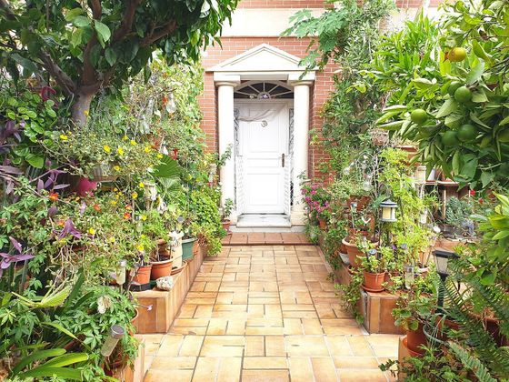 Foto 2 de Xalet en venda a calle El Salvador de 5 habitacions amb terrassa i jardí