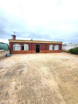 Foto 1 de Chalet en venta en Ctra Sanlúcar-Zona Cuatro Pinos de 3 habitaciones con terraza y piscina