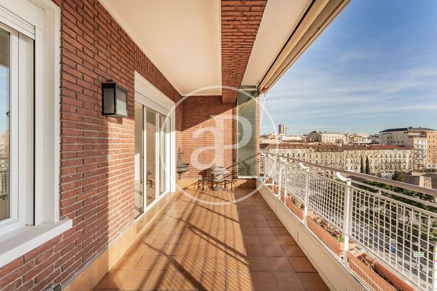 Foto 2 de Pis en lloguer a Recoletos de 4 habitacions amb terrassa i balcó