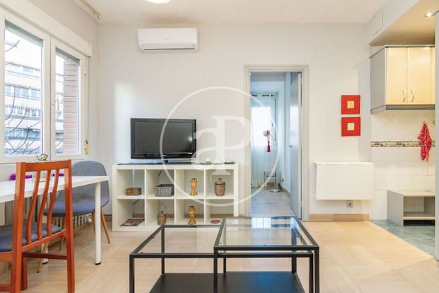 Foto 2 de Alquiler de piso en Bernabéu - Hispanoamérica de 1 habitación con muebles y aire acondicionado