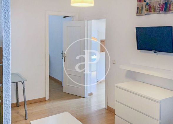 Foto 1 de Àtic en lloguer a Castellana de 2 habitacions amb mobles i aire acondicionat