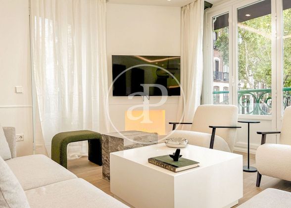 Foto 1 de Alquiler de piso en Cortes - Huertas de 3 habitaciones con muebles y balcón