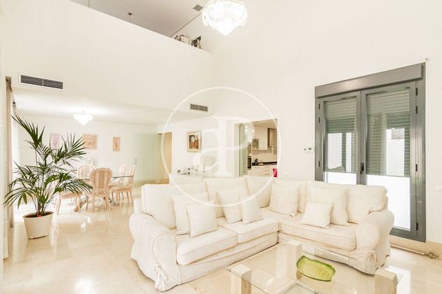 Foto 2 de Casa adossada en venda a Peñagrande de 7 habitacions amb terrassa i piscina