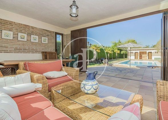 Foto 2 de Casa en venda a Eurovillas de 7 habitacions amb terrassa i piscina