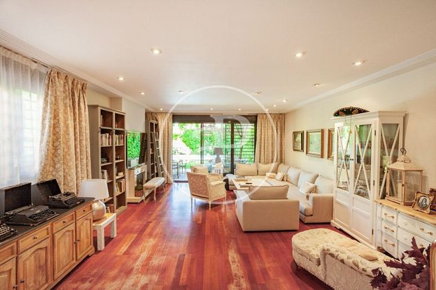 Foto 2 de Casa adossada en venda a Aravaca de 6 habitacions amb terrassa i piscina