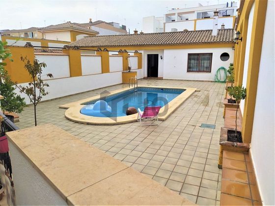 Foto 2 de Venta de casa en Villa del Río de 4 habitaciones con piscina y jardín