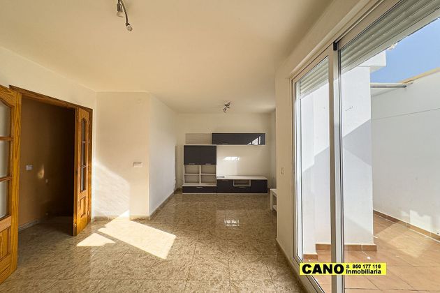 Foto 2 de Pis en venda a Rioja de 3 habitacions amb terrassa i garatge