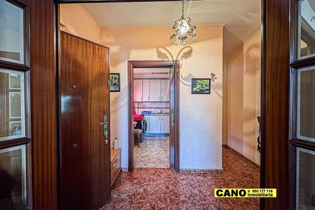 Foto 2 de Venta de piso en Nueva Andalucía de 2 habitaciones con terraza y aire acondicionado