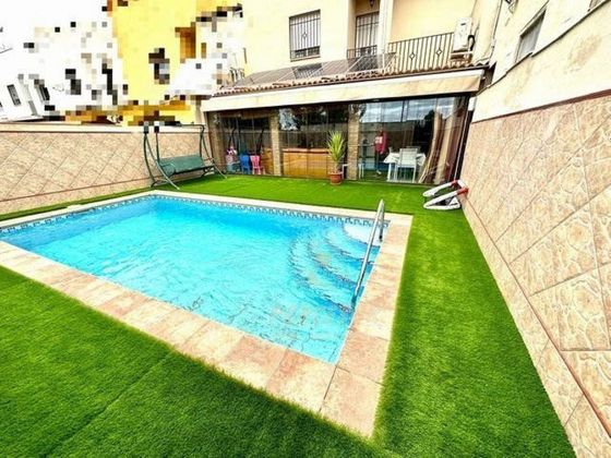 Foto 1 de Casa adossada en venda a Villarrubia de 5 habitacions amb piscina i garatge