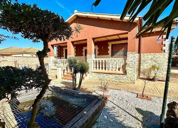Foto 1 de Casa rural en venda a El Higuerón de 3 habitacions amb piscina i jardí