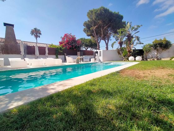 Foto 1 de Venta de chalet en El Juncal - Vallealto de 5 habitaciones con terraza y piscina