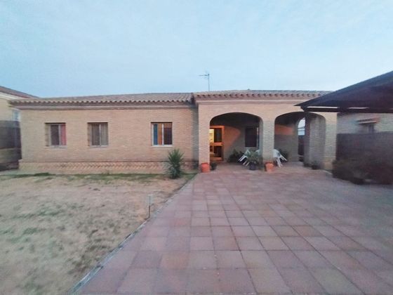 Foto 1 de Chalet en venta en Ctra Sanlúcar-Zona Cuatro Pinos de 4 habitaciones con terraza y garaje