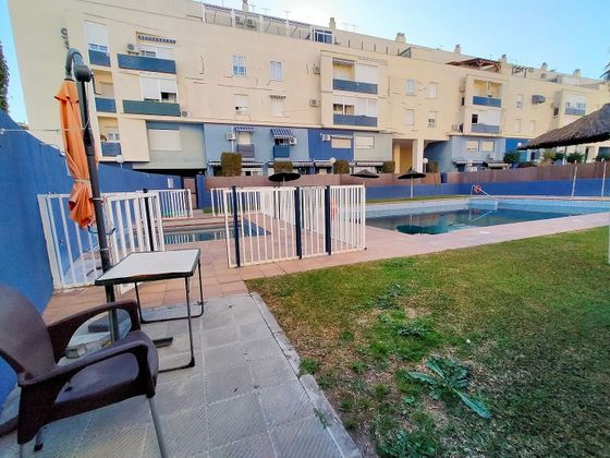 Foto 1 de Venta de piso en El Juncal - Vallealto de 3 habitaciones con terraza y piscina