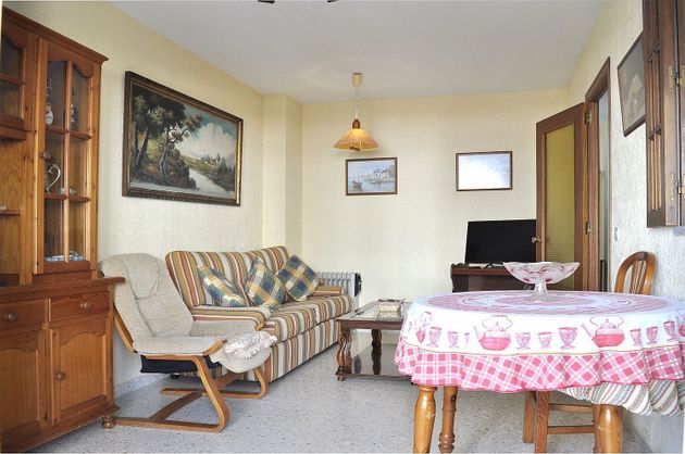 Foto 2 de Piso en venta en Valdelagrana de 2 habitaciones con terraza y piscina