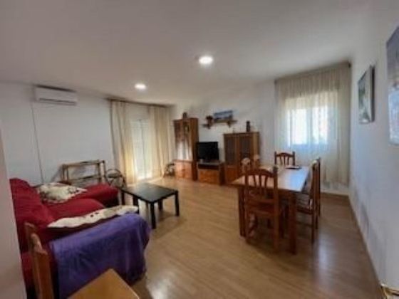 Foto 2 de Alquiler de piso en Pozo de los Frailes - Presillas - Albaricoques de 4 habitaciones con terraza y muebles